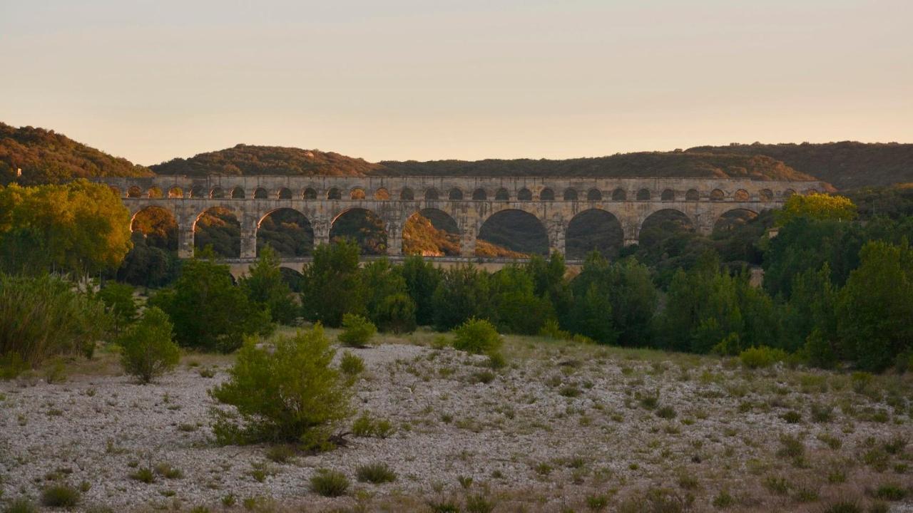 Hotel Restaurant Le Gardon - Pont Du Gard Collias Bagian luar foto